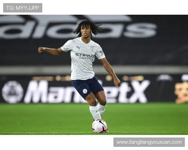 24岁范德芬边路狂飙如入无人之境展现中卫惊人速度与技术