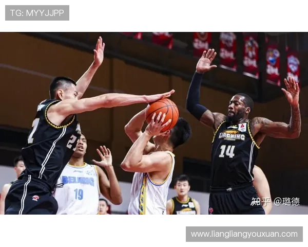 弗兰克解析西蒙斯替补原因强调联赛杯表现影响决策 弗兰克解析西蒙斯替补原因强调联赛杯表现影响决策